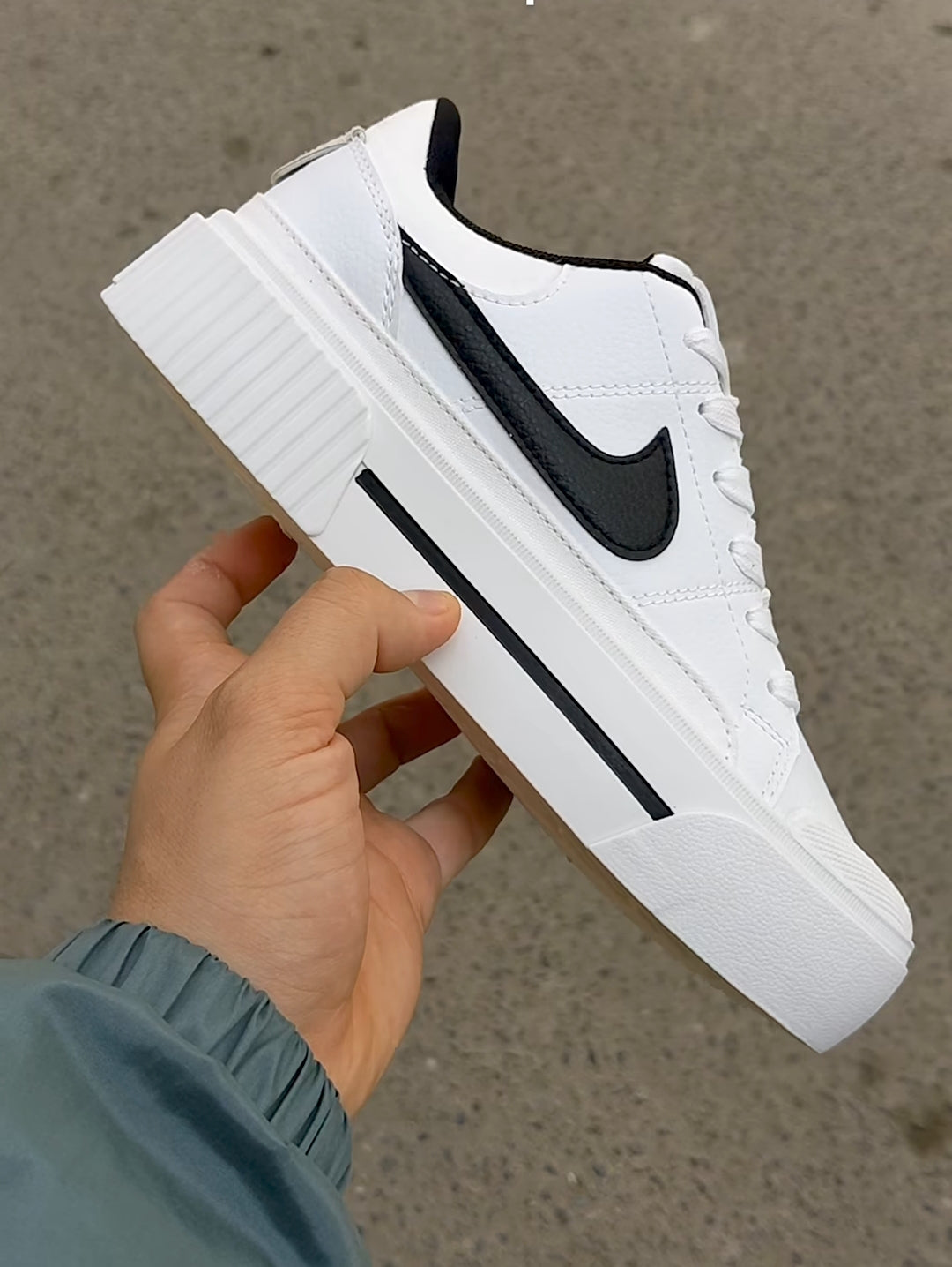 Nike legacy blanc et noir