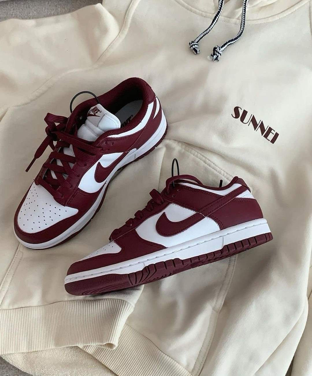NIKE DUNK SB burgundy
