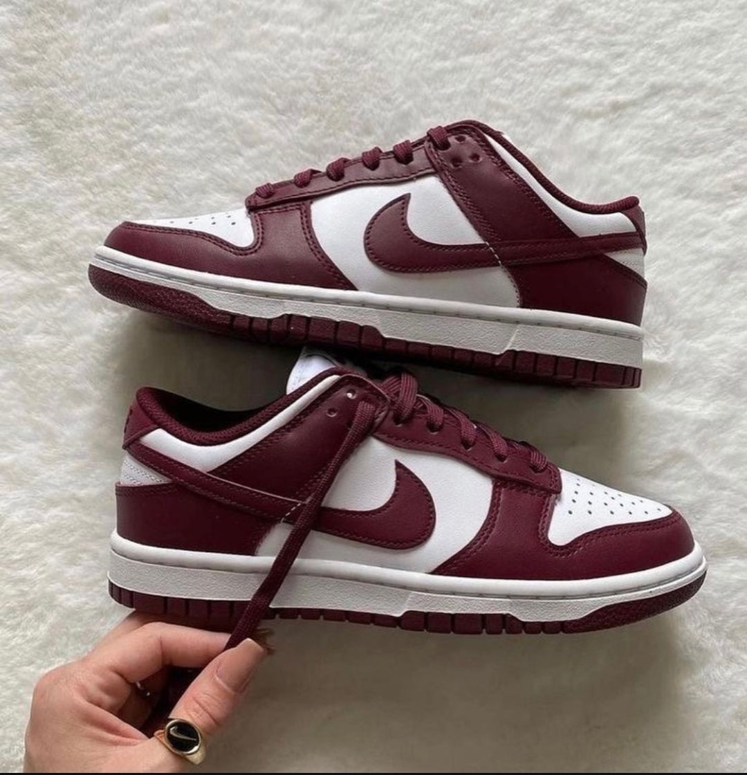 NIKE DUNK SB burgundy