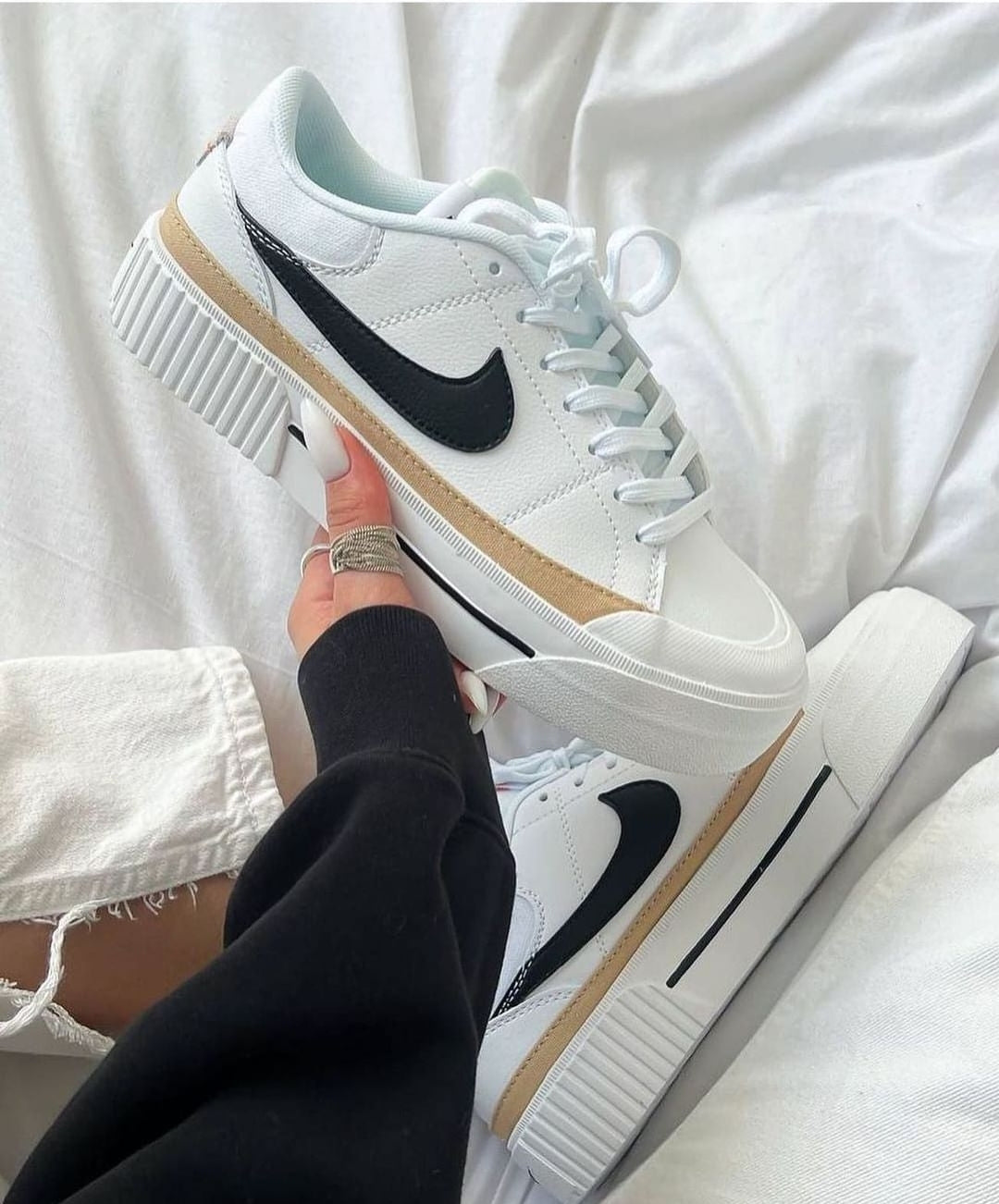 NIKE LEGACY NOIR