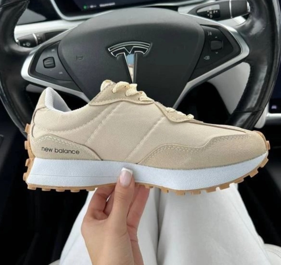 New Balance 327 beige