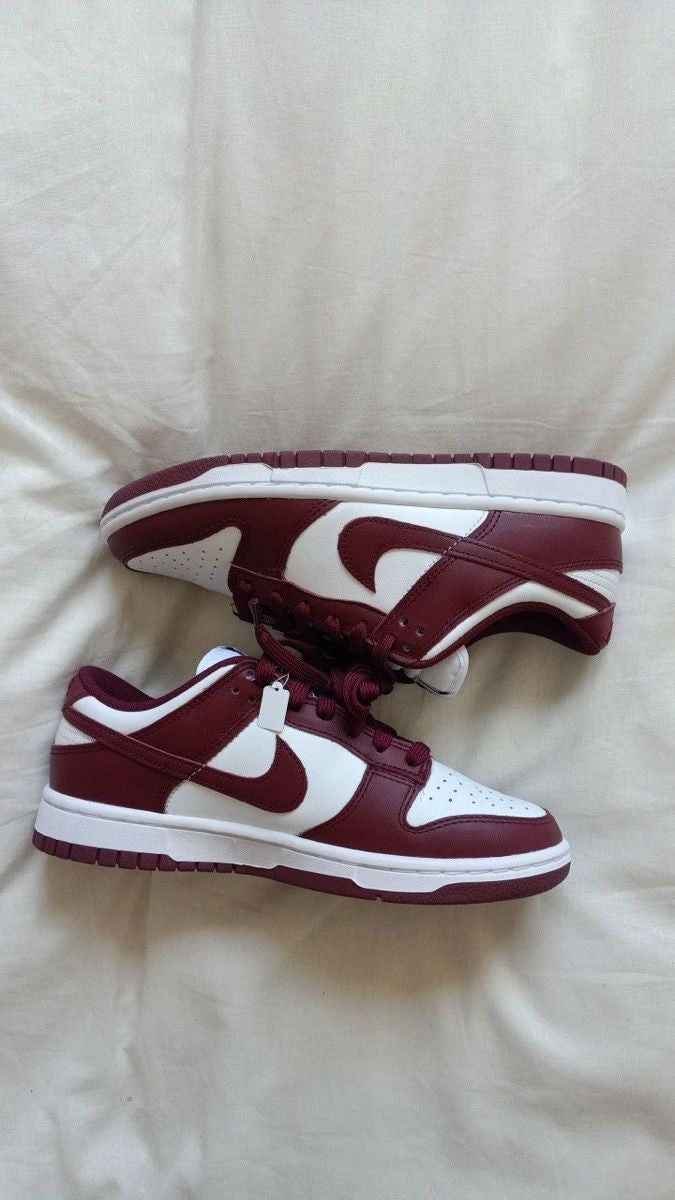 NIKE DUNK SB burgundy