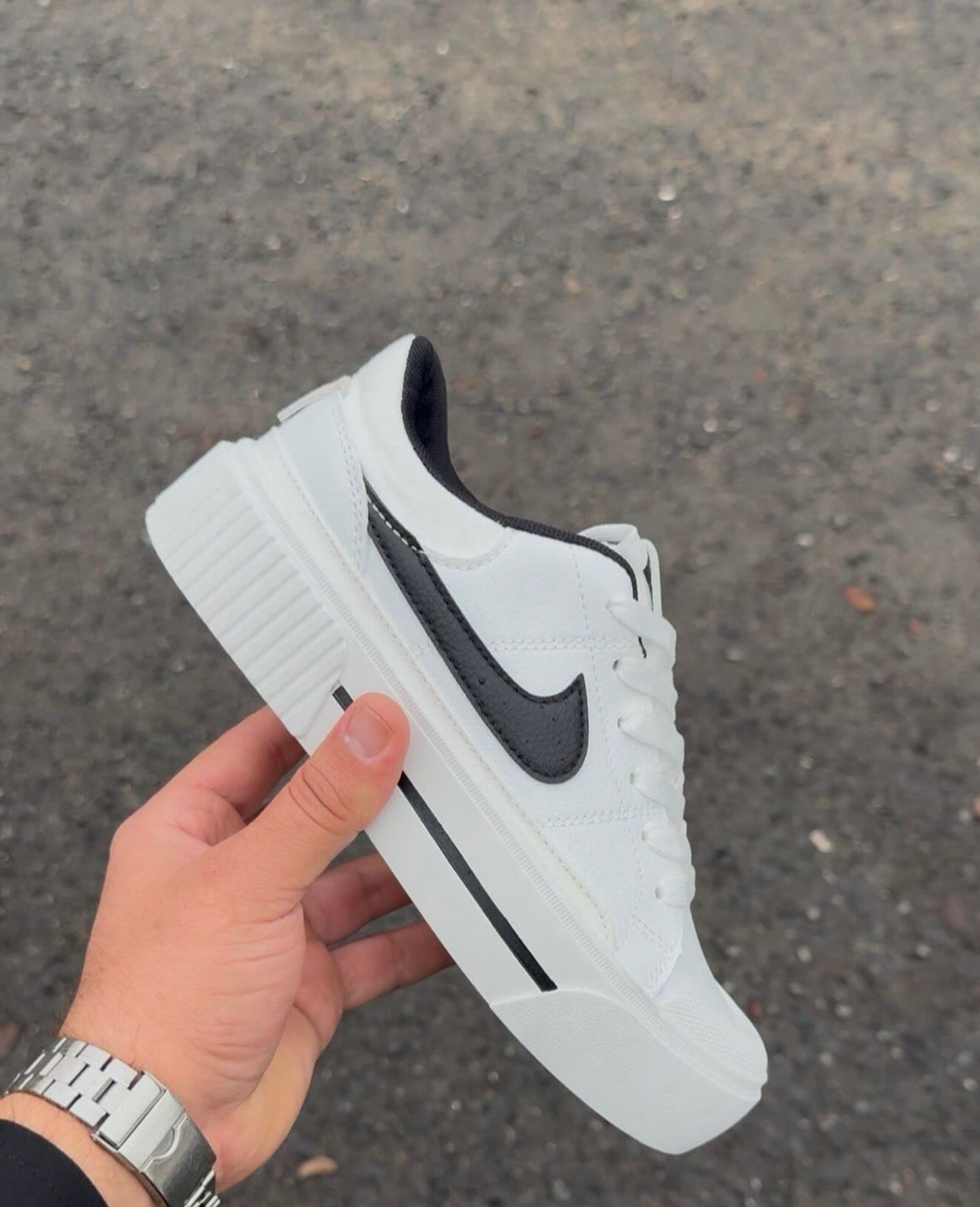 Nike legacy blanc et noir