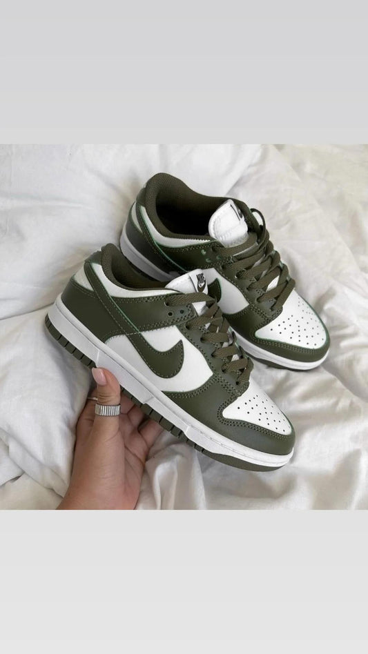NIKE DUNK SB OLIVE