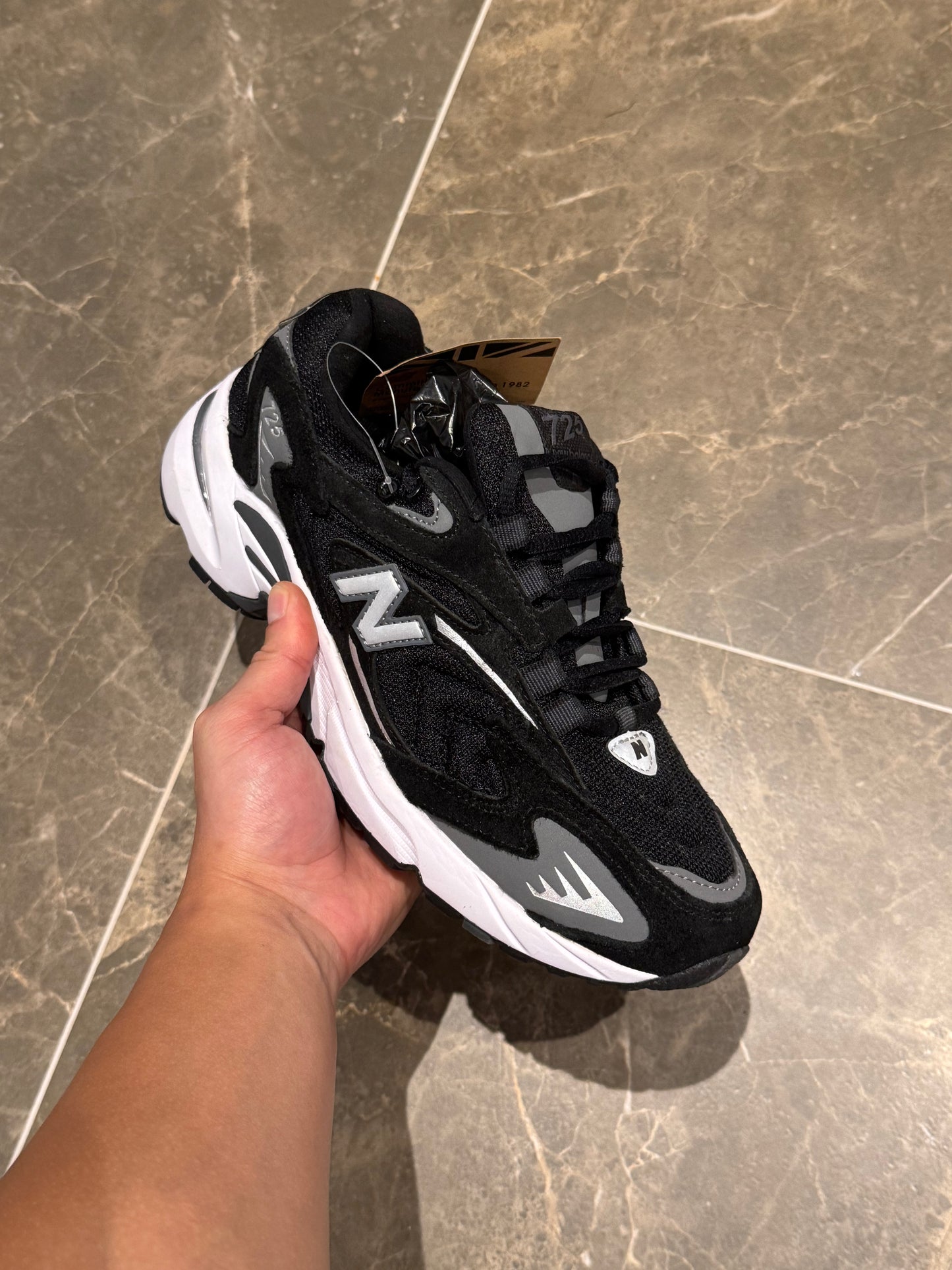 New balance 725 black