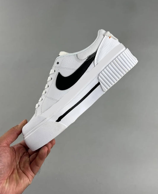 Nike legacy blanc et noir