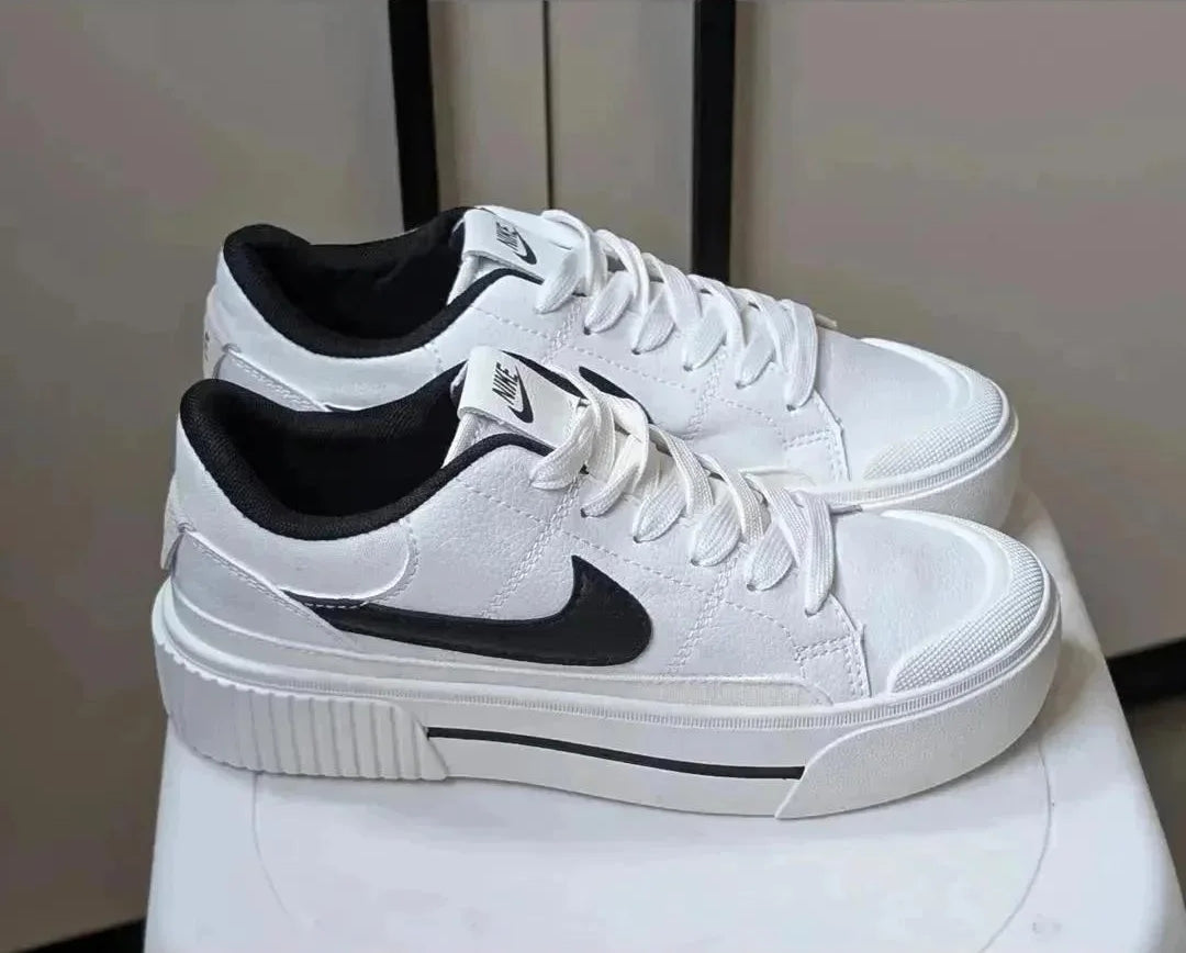 Nike legacy blanc et noir