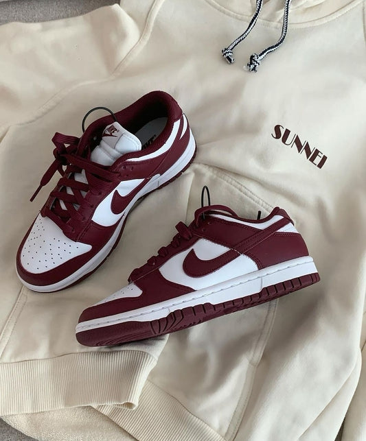 NIKE DUNK SB burgundy