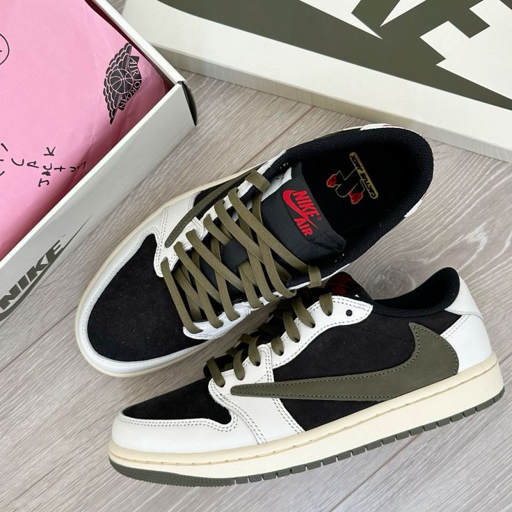 Nike Travis scoot olive