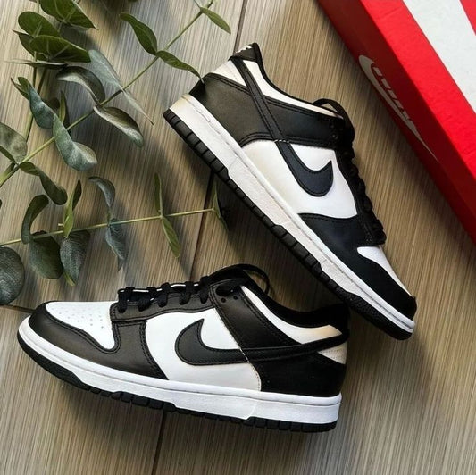 NIKE DUNK SB LOW PANDA