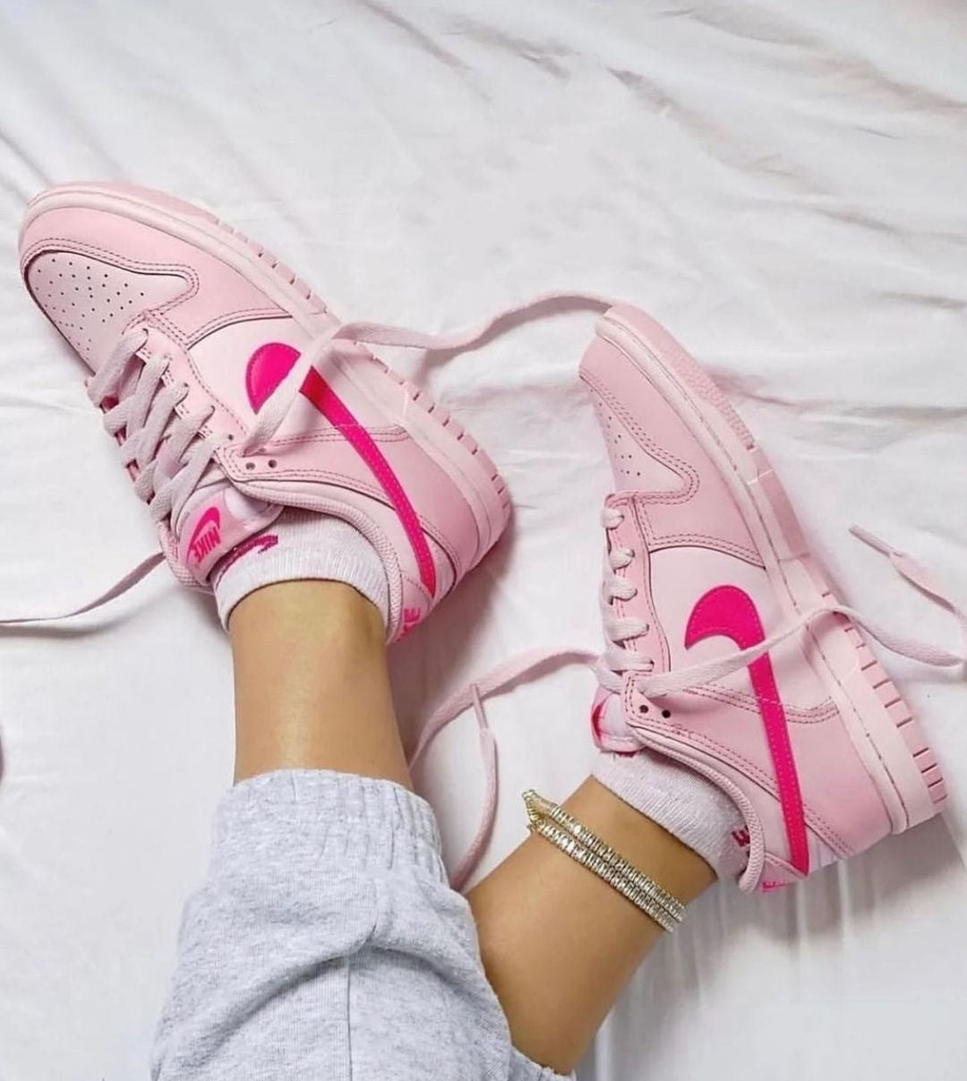 NIKE DUNK SB TRIPLE PINK