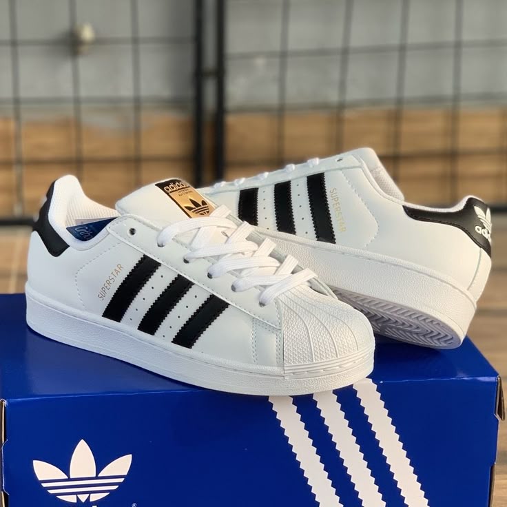 Adidas Superstar