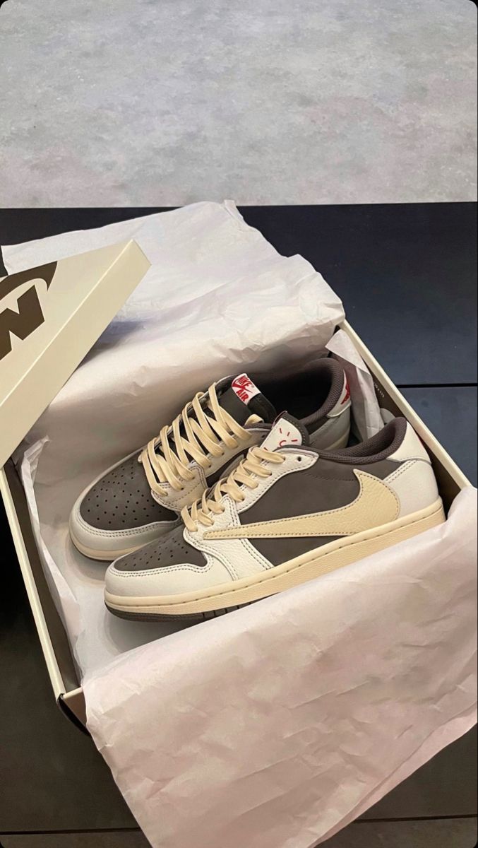 Nike Travis scoot mocha