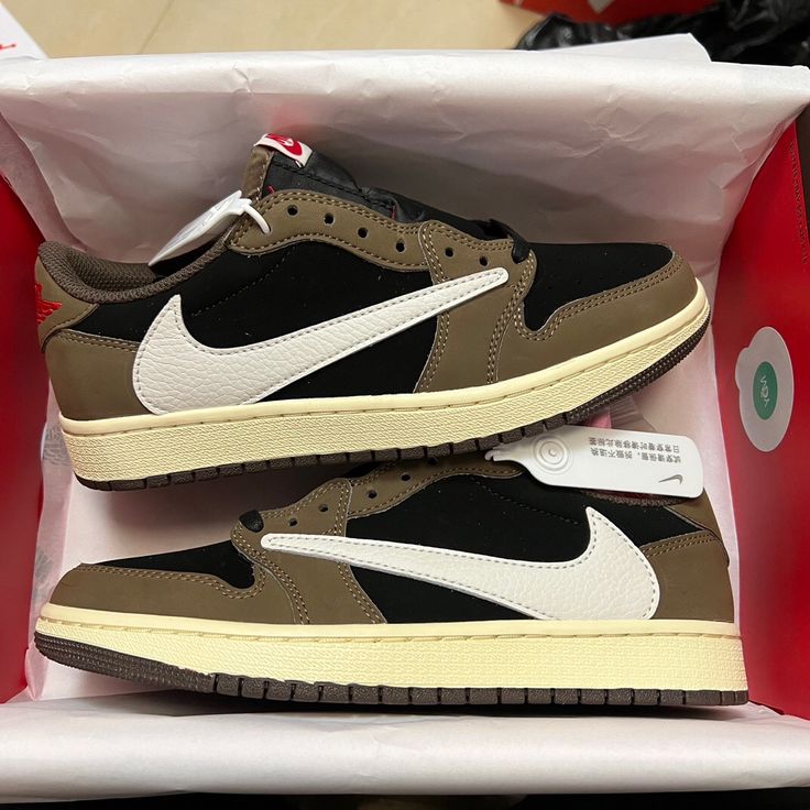 Nike Travis scoot mocha maron