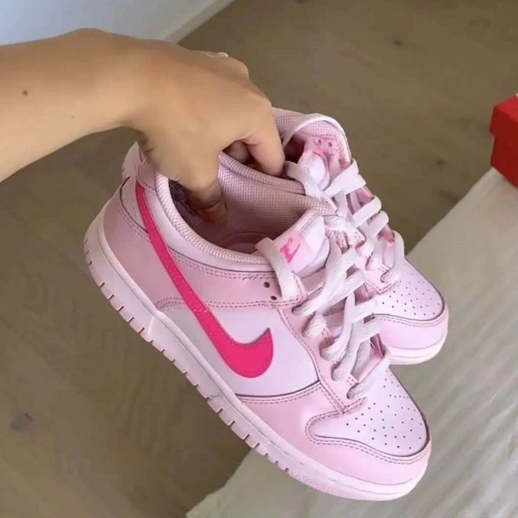 NIKE DUNK SB TRIPLE PINK